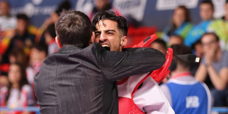 Mourad Laachraoui jubelt nach seinem Sieg im EM-Final