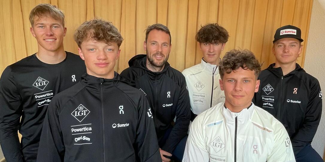 Das Nachwuchs-Herrenteam mit Noah Gianesini, Damian John, Simon Meraner, Josef Marxer, Jason Ruhe und Kilian Lercher (v.l.).