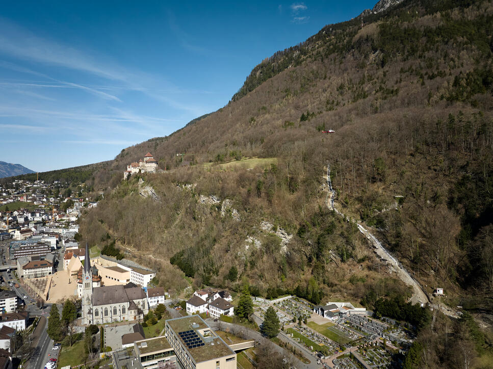 Installation der Fernwärme auf Schloss Vaduz