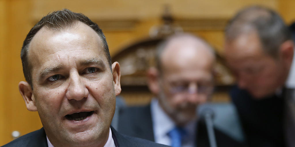 Das Parlament will den Anlegerschutz nur geringfügig verbessern. Für SVP-Nationalrat Thomas Matter (ZH) geht die Regulierung aber immer noch zu weit.