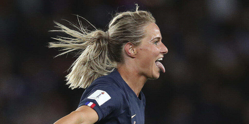 Gelungener Auftakt für den Gastgeber: Frankreichs Captain Amandine henry feiert ihr 4:0