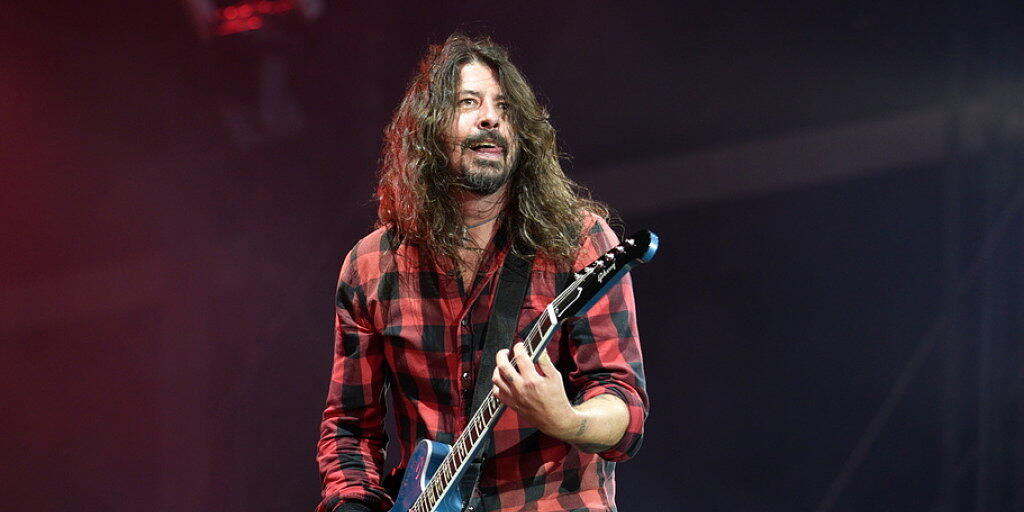 Das lange Warten hat sich gelohnt: Drei Jahre nach dem geplatzten St. Galler Konzert begeisterten Dave Grohl und seine Band Foo Fighters ihre Fans im Stade de Suisse Bern.  (Archivbild)