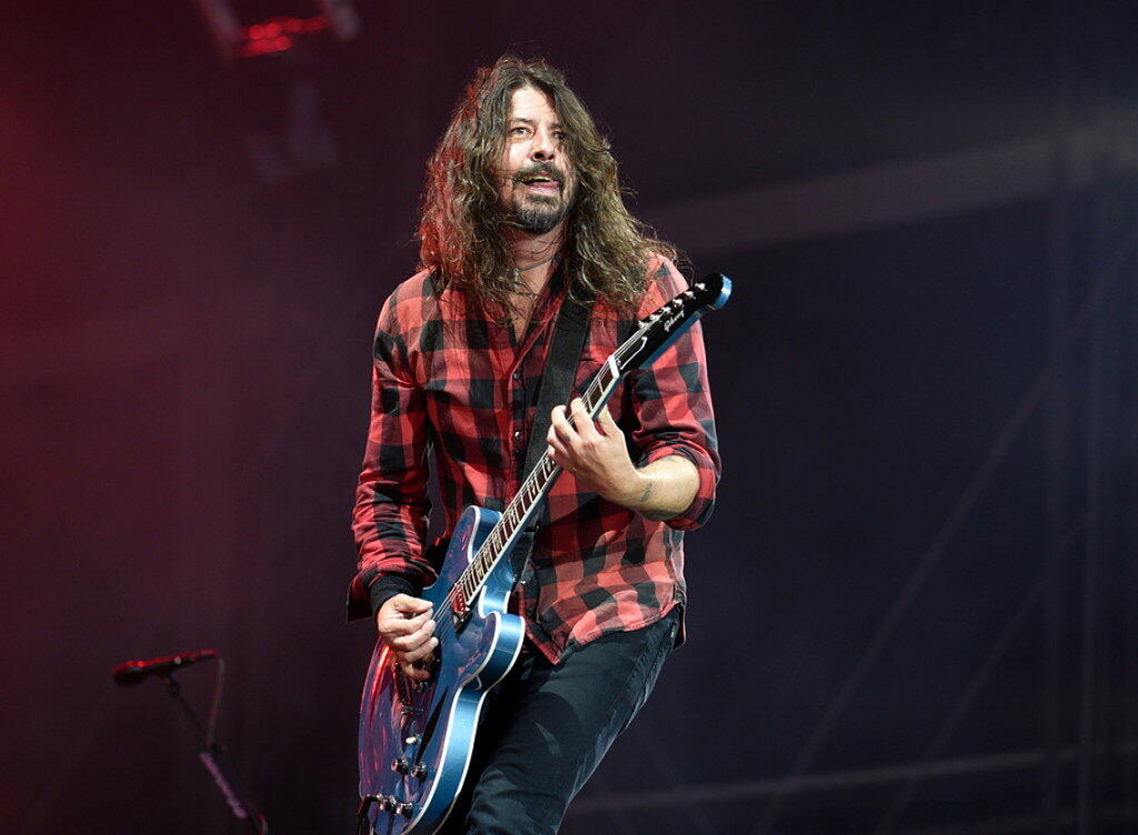 Das lange Warten hat sich gelohnt: Drei Jahre nach dem geplatzten St. Galler Konzert begeisterten Dave Grohl und seine Band Foo Fighters ihre Fans im Stade de Suisse Bern. (Archivbild) Das lange Warten hat sich gelohnt: Drei Jahre nach dem geplatzten St. Galler Konzert begeisterten Dave Grohl und seine Band Foo Fighters ihre Fans im Stade de Suisse Bern. (Archivbild)