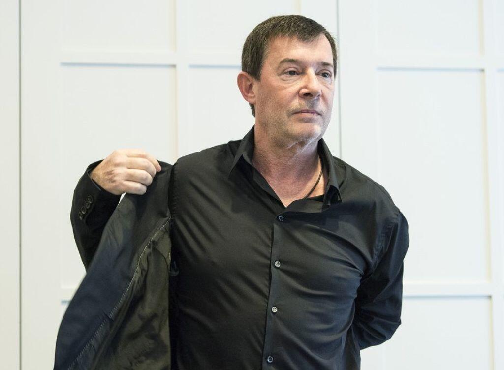 Stephan Märki, Intendant von Konzert Theater Bern, hat an einer Medienkonferenz am Freitag seinen sofortigen Rücktritt bekanntgegeben. Grund sei seine Beziehung zu Sophie-Thérèse Krempl, der Leiterin
Kommunikation bei KTB. Stephan Märki, Intendant von Konzert Theater Bern, hat an einer Medienkonferenz am Freitag seinen sofortigen Rücktritt bekanntgegeben. Grund sei seine Beziehung zu Sophie-Thérèse Krempl, der Leiterin
Kommunikation bei KTB.