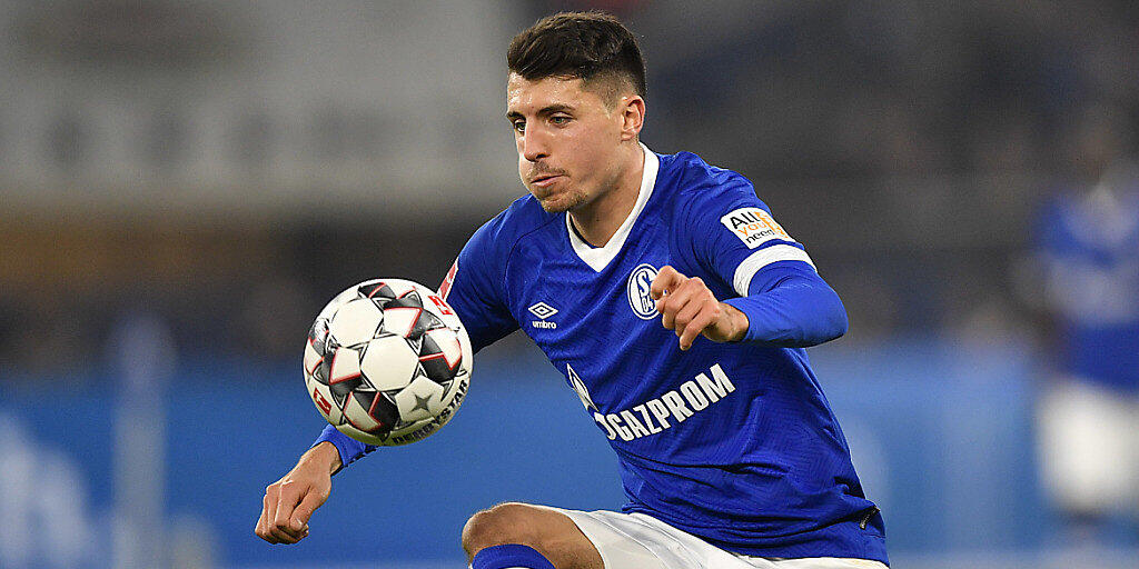 Schalkes Alessandro Schöpf muss sich gedulden, bis er wieder dem Ball nachjagen kann