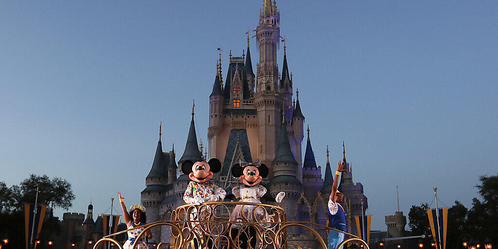 Freude bei Gross und Klein: Der Walt-Disney-Konzern will einige seiner Vergnügungsparks bald wiedereröffnen. (Archivbild)
