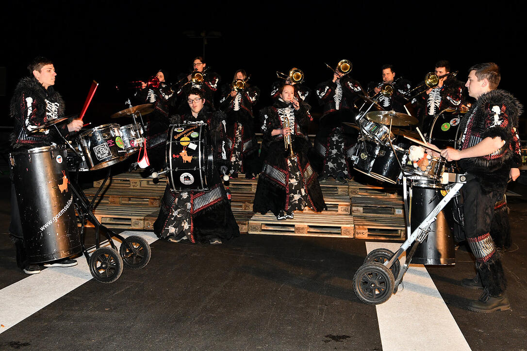 Monsterkonzert und Maskenball in Gams