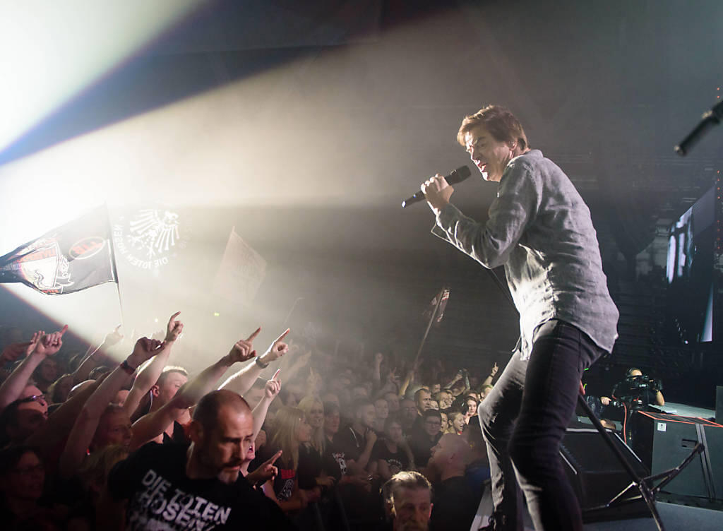 "Die Toten Hosen"-Sänger Campino bei einem Auftritt in Sachsen im vergangenen Jahr. (Archivbild) "Die Toten Hosen"-Sänger Campino bei einem Auftritt in Sachsen im vergangenen Jahr. (Archivbild)