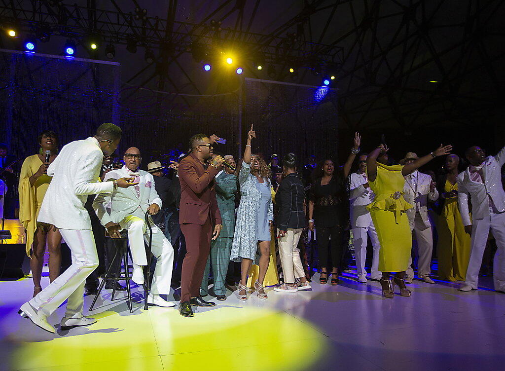 Ein gemeinsames Konzert zahlreicher Musiker bildete den Auftakt in die Feierlichkeiten zu Ehren von Aretha Franklin in Detroit. Ein gemeinsames Konzert zahlreicher Musiker bildete den Auftakt in die Feierlichkeiten zu Ehren von Aretha Franklin in Detroit.