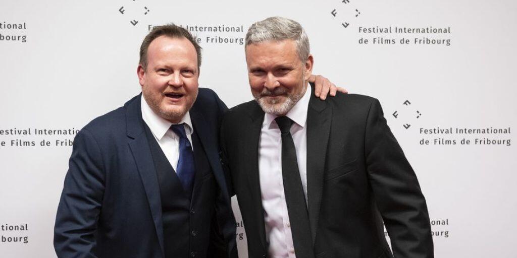 Der künstlerische Direktor Thierry Jobin (links) zusammen mit FIFF-Präsident Mathieu Fleury bei der Eröffnung des 33. Internationalen Filmfestivals Freiburg.