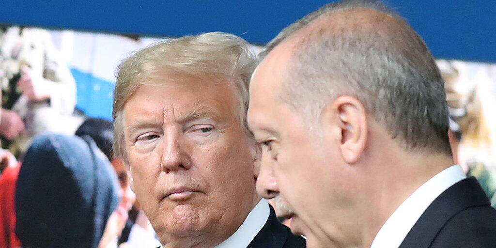 US-Präsident Donald Trump (Links) im Gespräch mit dem türkischen Staatspräsidenten Recep Tayyip Erdogan. (Archivbild)