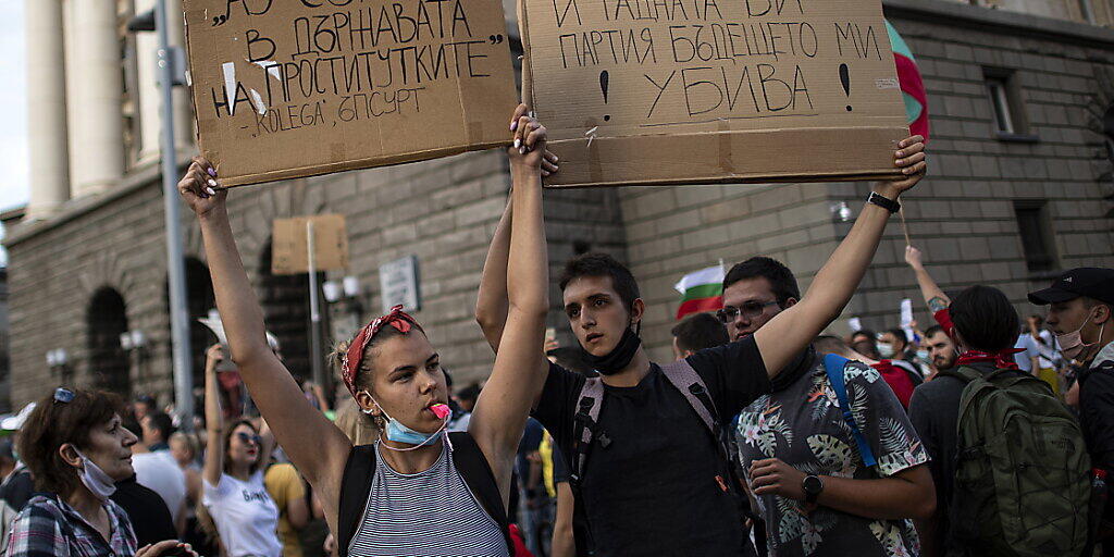 Seit Tagen wird in Bulgarien gegen die Regierung protestiert - allerdings gibt es immer wieder Zwischenfälle mit Ausschreitungen.