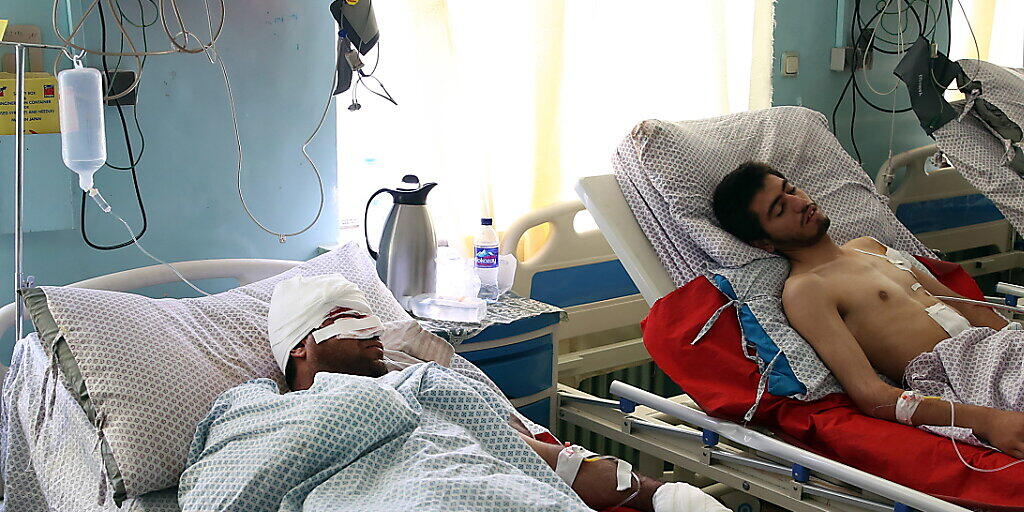 Opfer eines Bombenanschlags in einem Spital in Kabul. (Archivbild)