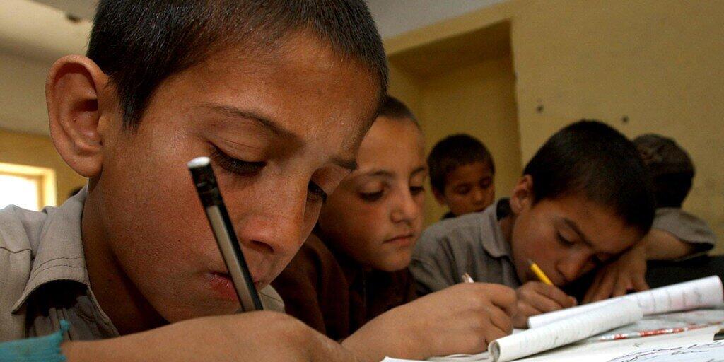 Die Unesco fordert verstärkte Anstrengungen, um weltweit allen Kindern einen Schulbesuch zu ermöglichen. (Symbolbild)