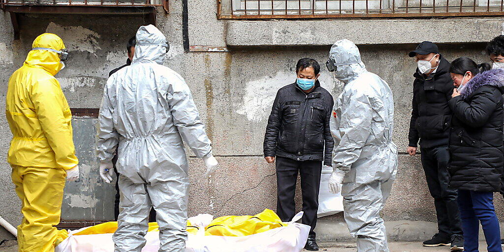 Die Zahl der bestätigten Infektionen und Todesfälle durch das Coronavirus ist in China erneut sprunghaft angestiegen. (Symbolbild) Die Zahl der bestätigten Infektionen und Todesfälle durch das Coronavirus ist in China erneut sprunghaft angestiegen. (Symbolbild)