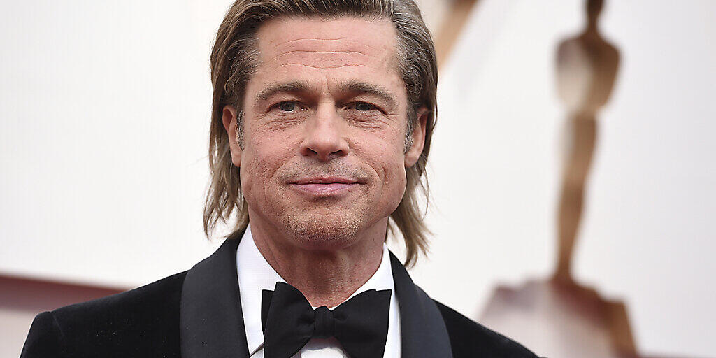 Brad Pitt hat dem Oscar für den besten Nebendarsteller gewonnen. Brad Pitt hat dem Oscar für den besten Nebendarsteller gewonnen.