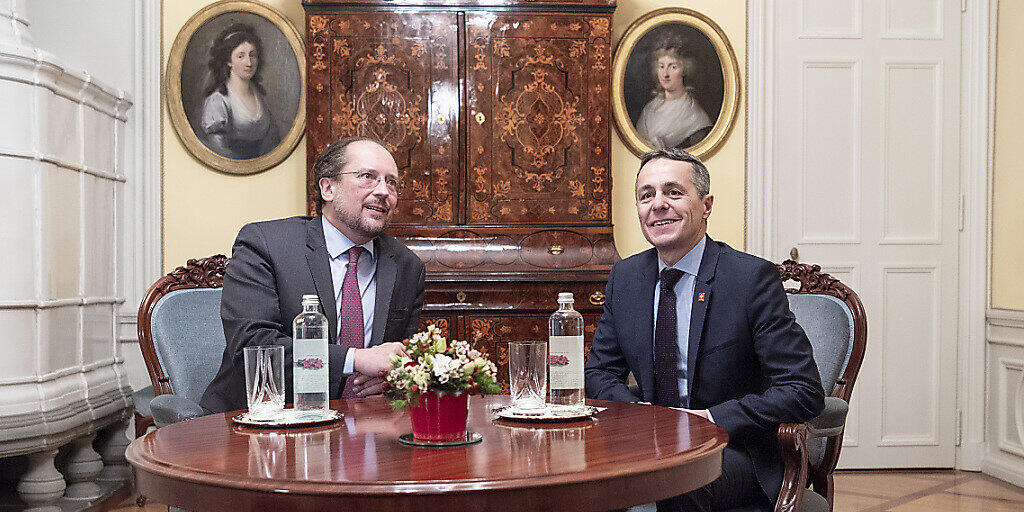 Ein Arbeitstreffen in entspannter Atmosphäre: Bundesrat Ignazio Cassis hat am Donnerstag in Bern den österreichischen Aussenminister Alexander Schallenberg getroffen.