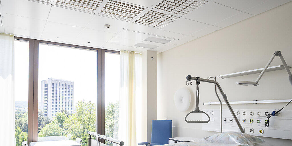 Rund eine Million Personen haben 2018 ein Bett im Spital in Anspruch genommen. Das sind etwa gleich viele wie ein Jahr zuvor. (Themenbild)
