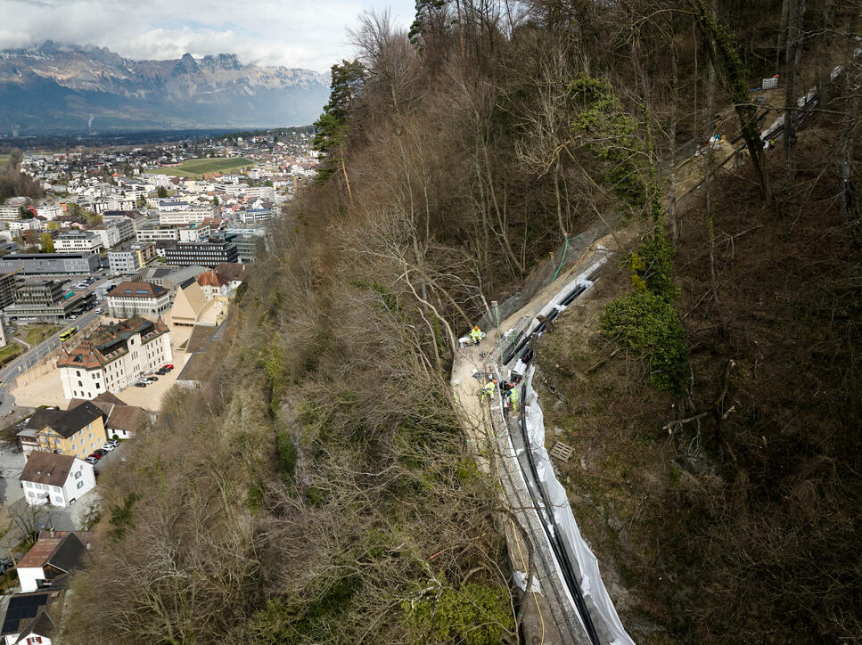 Installation der Fernwärme auf Schloss Vaduz