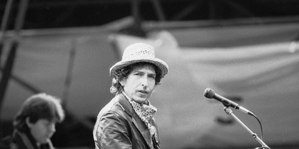 Dichter, Ikone, Erneuerer - und Stammgast auf Schweizer Konzertbühnen: Bob Dylan, hier 1984 bei einer Show im St. Jakob-Park in Basel. Dichter, Ikone, Erneuerer - und Stammgast auf Schweizer Konzertbühnen: Bob Dylan, hier 1984 bei einer Show im St. Jakob-Park in Basel.