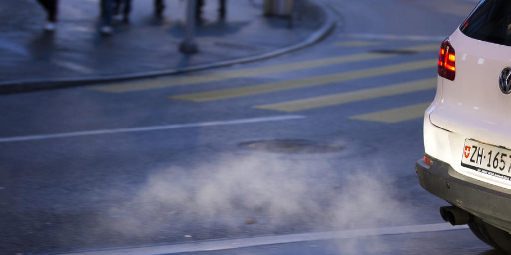 Wenn sich dieses Jahr der CO2-Ausstoss nicht stark verringert, könnte die CO2-Abgabe auf Brennstoffe auf 2018 erhöht werden. (Symbolbild) Wenn sich dieses Jahr der CO2-Ausstoss nicht stark verringert, könnte die CO2-Abgabe auf Brennstoffe auf 2018 erhöht werden. (Symbolbild)