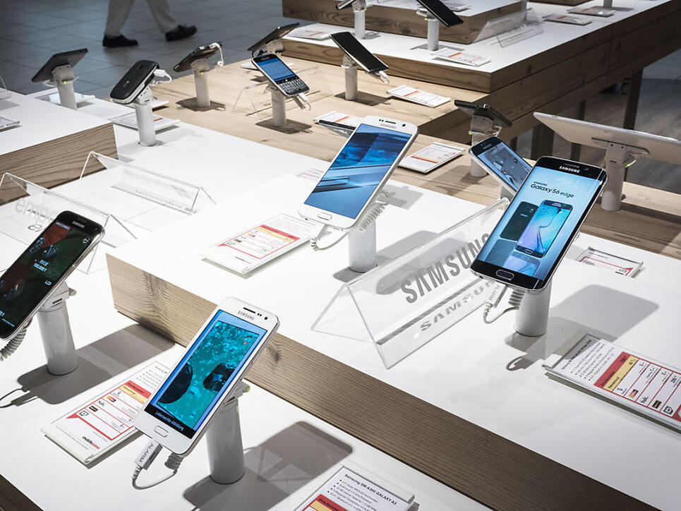 Android-Geräte, wie etwa diejenigen von Samsung, sind neu die beliebtesten Smartphones in der Schweiz. (Symbolbild)