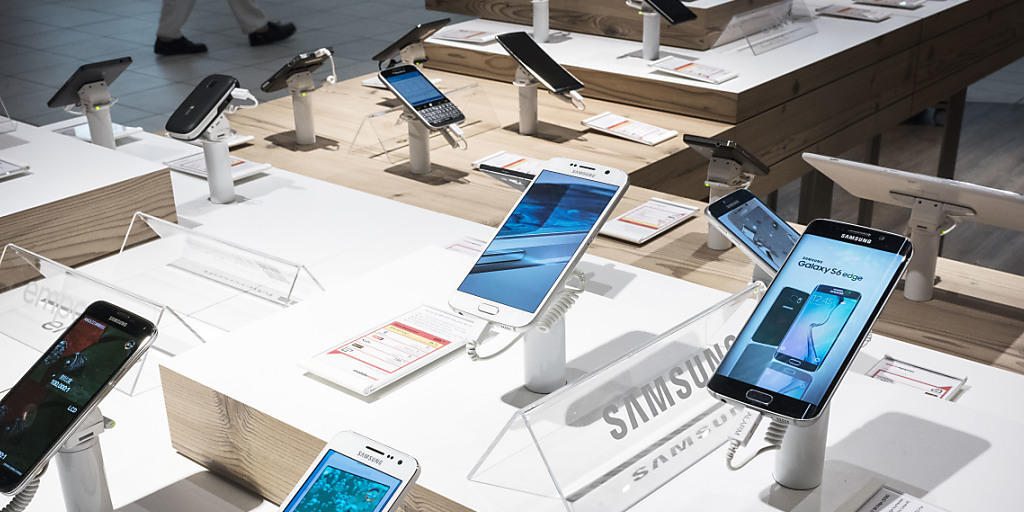 Android-Geräte, wie etwa diejenigen von Samsung, sind neu die beliebtesten Smartphones in der Schweiz. (Symbolbild)