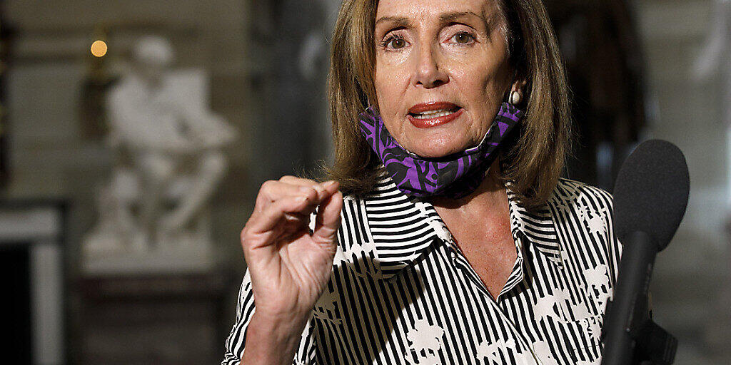 Die Vorsitzende des US-Repräsentantenhauses, Nancy Pelosi, hat für alle Abgeordneten eine Masken-Tragpflicht angeordnet. (Archivbild)