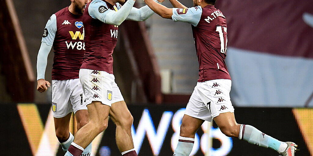 Trezeguet (rechts) gibt Aston Villa mit seinem Siegtreffer gegen Arsenal im Abstiegskampf neue Hoffnung Trezeguet (rechts) gibt Aston Villa mit seinem Siegtreffer gegen Arsenal im Abstiegskampf neue Hoffnung