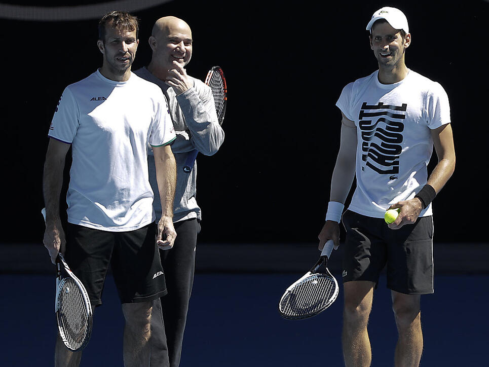 Auch Radek Stepanek (links) verlässt Novak Djokovic (rechts)