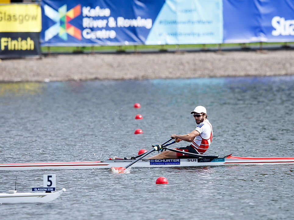 Michael Schmid rudert souverän in den WM-Halbfinal