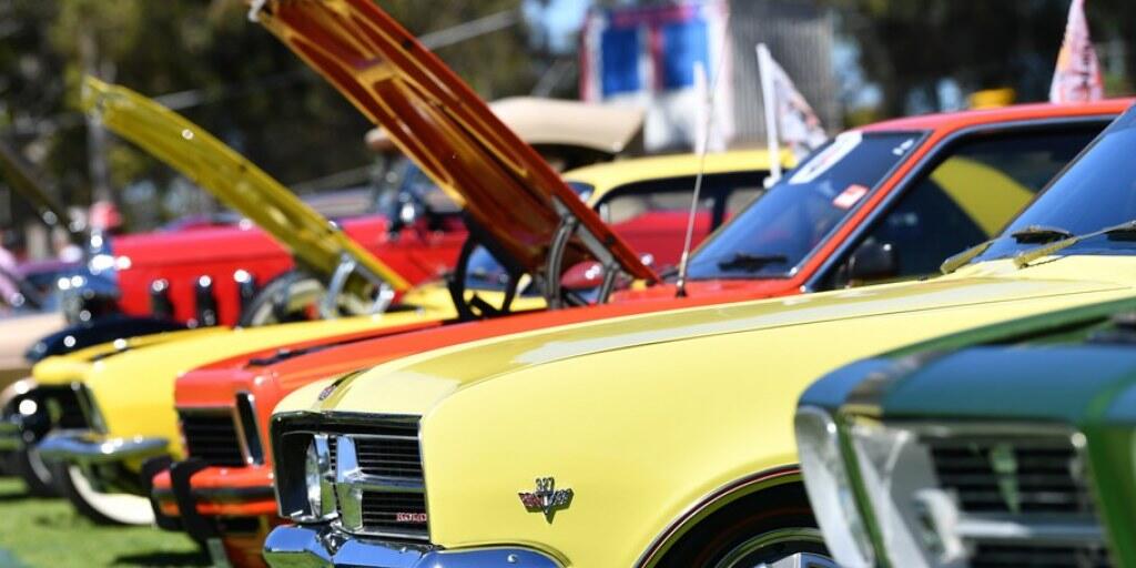 Oldtimer der australischen Traditionsmarke Holden bei einem Treffen bei Adelaide.