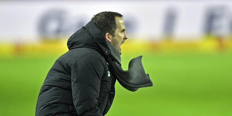 Manuel Baum engagiert sich jetzt als Chef für die Augsburger
reacts during the German Bundesliga soccer match between Borussia Dortmund and FC Augsburg in Dortmund, Germany, Tuesday, Dec. 20, 2016. (AP Photo/Martin Meissner)