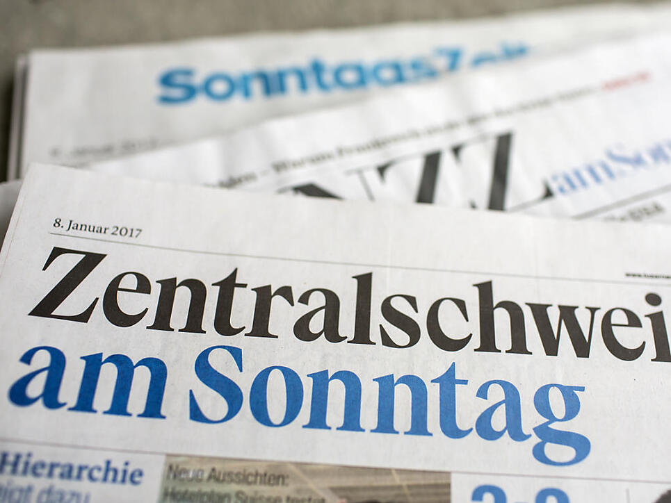 Die Schweizer Sonntagszeitungen "Zentralschweiz am Sonntag", "NZZ am Sonntag" und "SonntagsZeitung". (Archivbild)