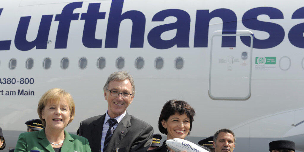 Wolfgang Mayrhuber zusammen mit der deutschen Bundeskanzlerin Angela Merkel und der damaligen Schweizer Bundespräsidentin Doris Leuthard bei der Eröffnung der Luftfahrtmesse ILA 2010 in Berlin. (Archivbild) Wolfgang Mayrhuber zusammen mit der deutschen Bundeskanzlerin Angela Merkel und der damaligen Schweizer Bundespräsidentin Doris Leuthard bei der Eröffnung der Luftfahrtmesse ILA 2010 in Berlin. (Archivbild)