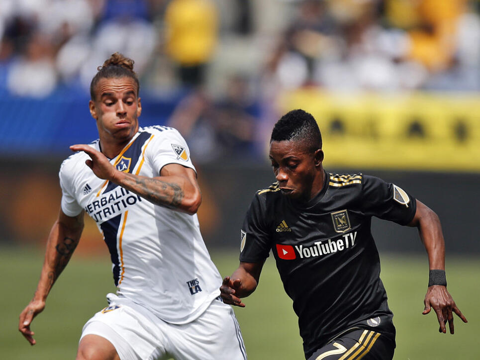 Rolf Feltscher (links) steht LA Galaxy rund vier Monate nicht zur Verfügung