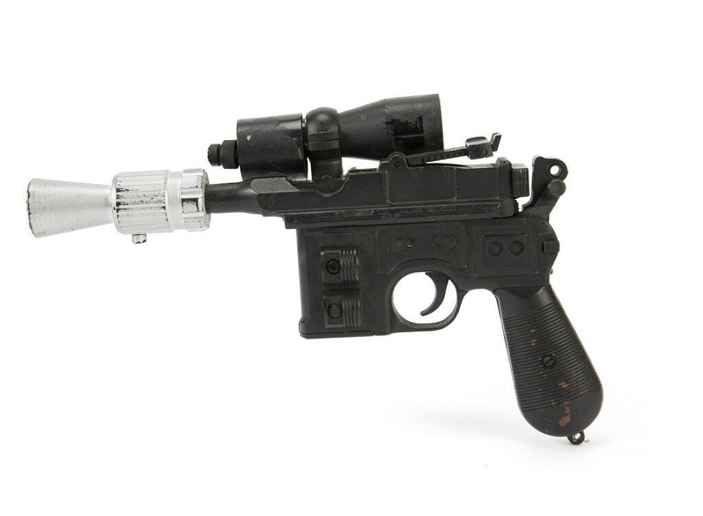 Die hölzerne Pistolen-Attrappe des "Star Wars"-Helden Han Solo kam für 550'000 Dollar unter den Hammer. Die hölzerne Pistolen-Attrappe des "Star Wars"-Helden Han Solo kam für 550'000 Dollar unter den Hammer.
