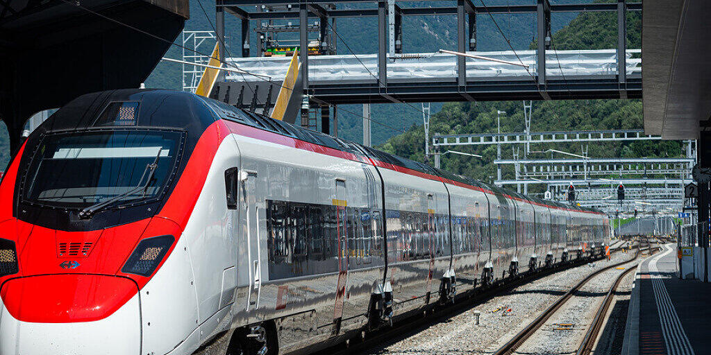Auf der Gotthardachse wird ab Dezember 2019 der neue internationale Fernverkehrszug Giruno der SBB nach Lugano/Chiasso verkehren, und ab Frühling 2020 erfolgt ein schrittweiser Einsatz bis Mailand. Der Giruno ist der erste Zug der SBB mit geschlechtergetrennten Toiletten. (Archivbild)