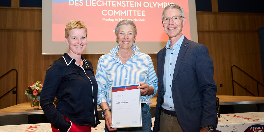 Isabel Fehr mit dem neuen LOC-Ehrenmitglied Martha Bühler sowie LOC-Präsident Stefan Marxer (v.l.). Isabel Fehr mit dem neuen LOC-Ehrenmitglied Martha Bühler sowie LOC-Präsident Stefan Marxer (v.l.).
