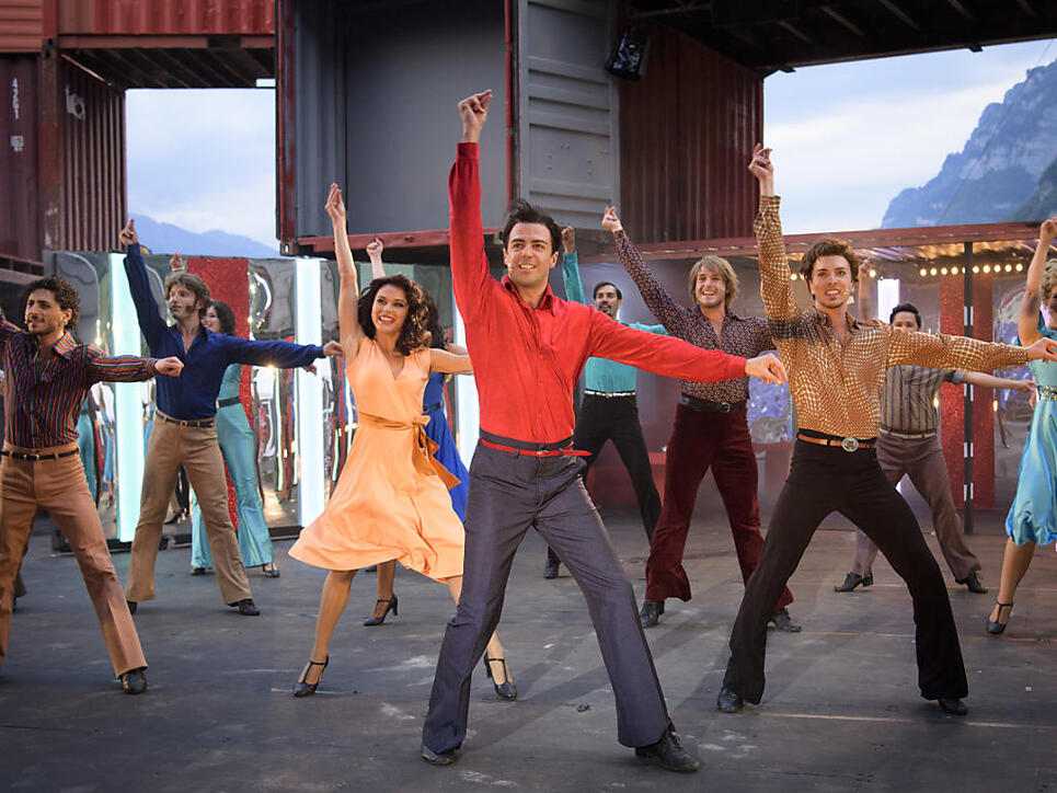Im Disco-Fieber: Der Cast von "Saturday Night Fever" mit dem italienischen Hauptdarsteller Filippo Strocchi (Mitte). (Archivbild)