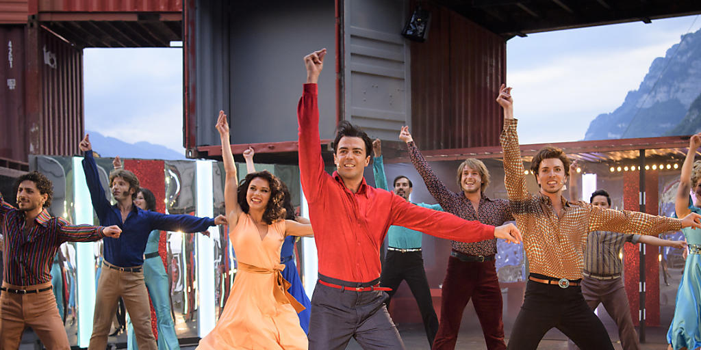 Im Disco-Fieber: Der Cast von "Saturday Night Fever" mit dem italienischen Hauptdarsteller Filippo Strocchi (Mitte). (Archivbild)