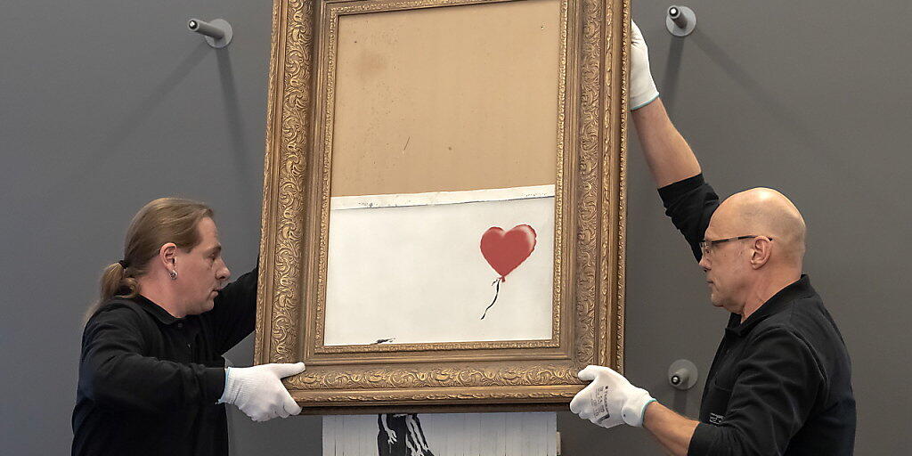 Der mit einem geschredderten Kunstwerk in die Schlagzeilen geratene Künstler Banksy soll in Venedig einen verdeckten Auftritt gehabt haben. (Archivbild)