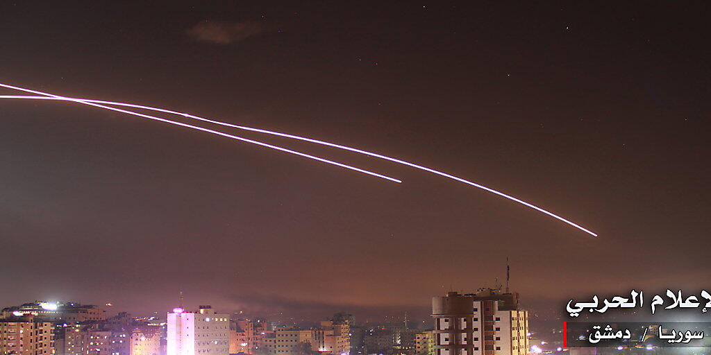 Die syrische Luftabwehr bekämpft Raketenangriffe über Damaskus. (Archivbild)