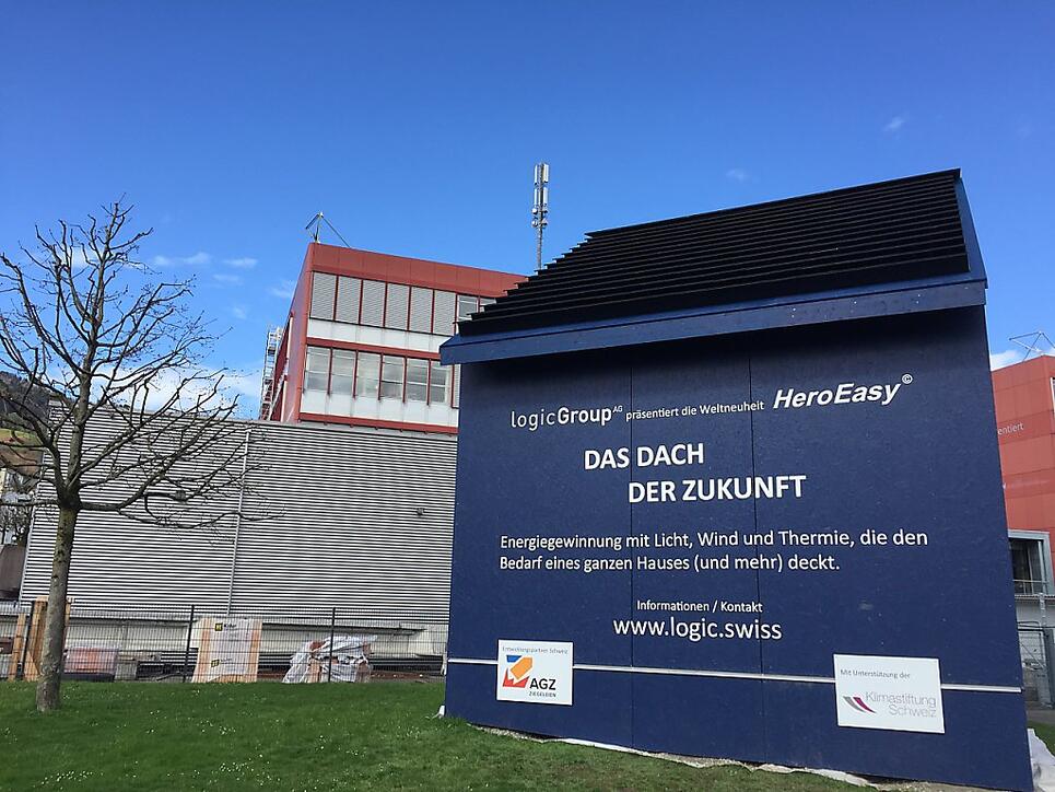 Wind, Thermik, Wärme und Sonne liefern Energie in den neuen Ziegelmodulen auf dem Musterdach, das auf dem Gelände der Hochschule Luzern in Horw steht.