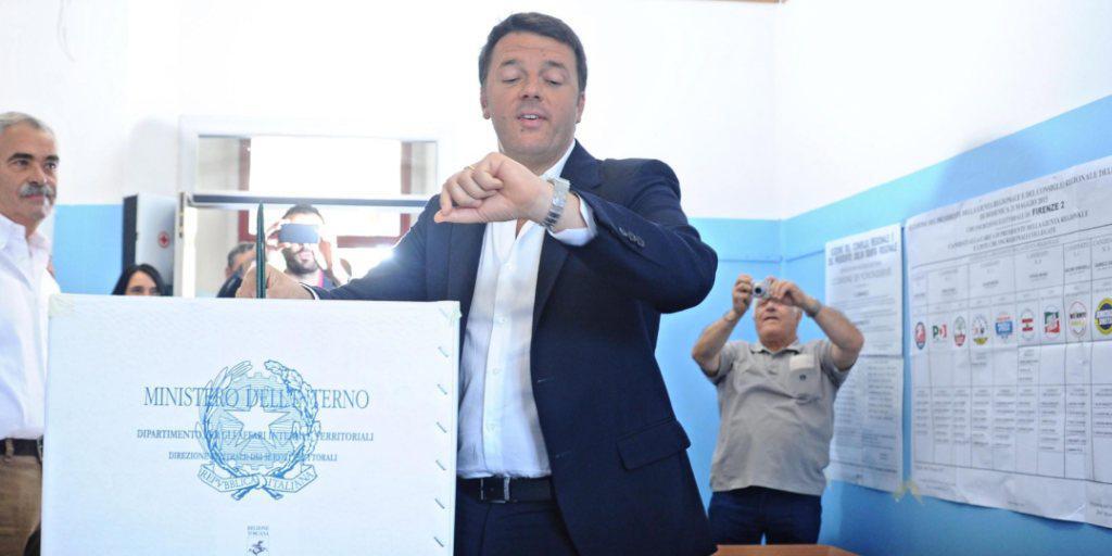 Italiens Premier Renzi gibt pünktlich seine Stimme ab Italiens Premier Renzi gibt pünktlich seine Stimme ab