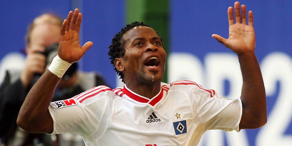 Zé Roberto - hier im Trikot des Hamburger SV im Jahr 2009 - beendet nun seine lange Karriere