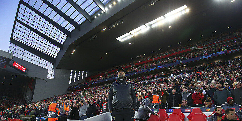 Liverpool und Trainer Jürgen Klopp blicken am Mittwochabend gespannt Richtung Manchester