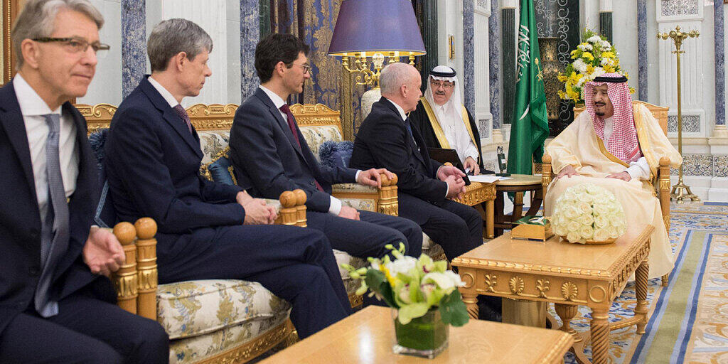 Die Beziehungen zu Saudi-Arabien seien freundschaftlich, sagte Finanzminister Ueli Maurer am Montag im Nationalrat. Dieser genehmigte als Erstrat ein Doppelbesteuerungsabkommen mit dem Königreich. (Archivbild) Die Beziehungen zu Saudi-Arabien seien freundschaftlich, sagte Finanzminister Ueli Maurer am Montag im Nationalrat. Dieser genehmigte als Erstrat ein Doppelbesteuerungsabkommen mit dem Königreich. (Archivbild)