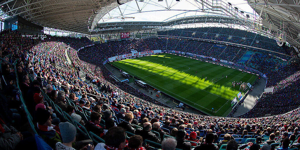 In Deutschland dürfen die Fans zumindest probehalber und in kleinen Teilen wieder zurück ins Stadion