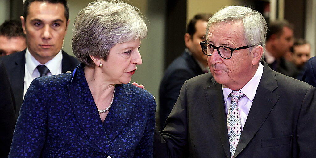 Die britische Premierministerin Theresa May will am Nachmittag in Sachen Brexit mit EU-Kommissionspräsident Jean-Claude Juncker telefonieren. (Archivbild)
